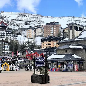 https://ski-plaza-sierra-nevada-zona-baja-a-pie-de-pistas.es-andalucia.com