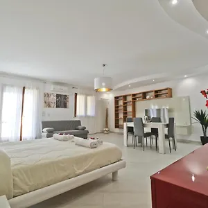 Modern House - 5 Stelle - Posto Auto Privato , Brindisi Italia
